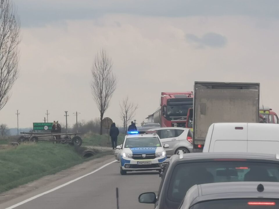 Căruță lovită de o mașină, pe drumul european 85