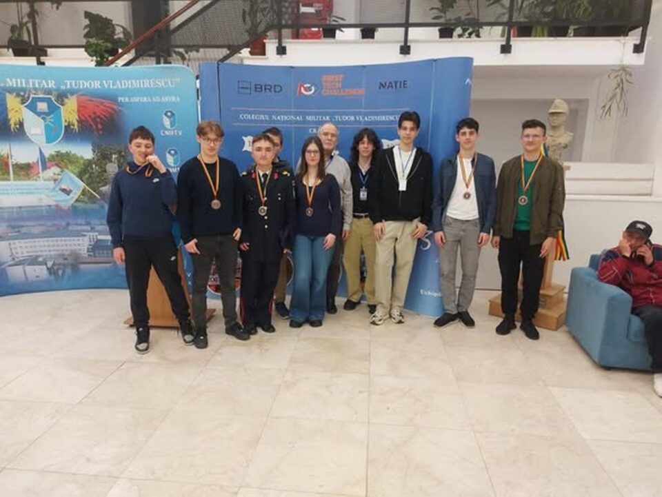 Elevii suceveni s-au întors cu premii și medalii de la Naționala de Fizică, de la Craiova Elevii suceveni s-au întors cu premii și medalii de la Naționala de Fizică, de la Craiova