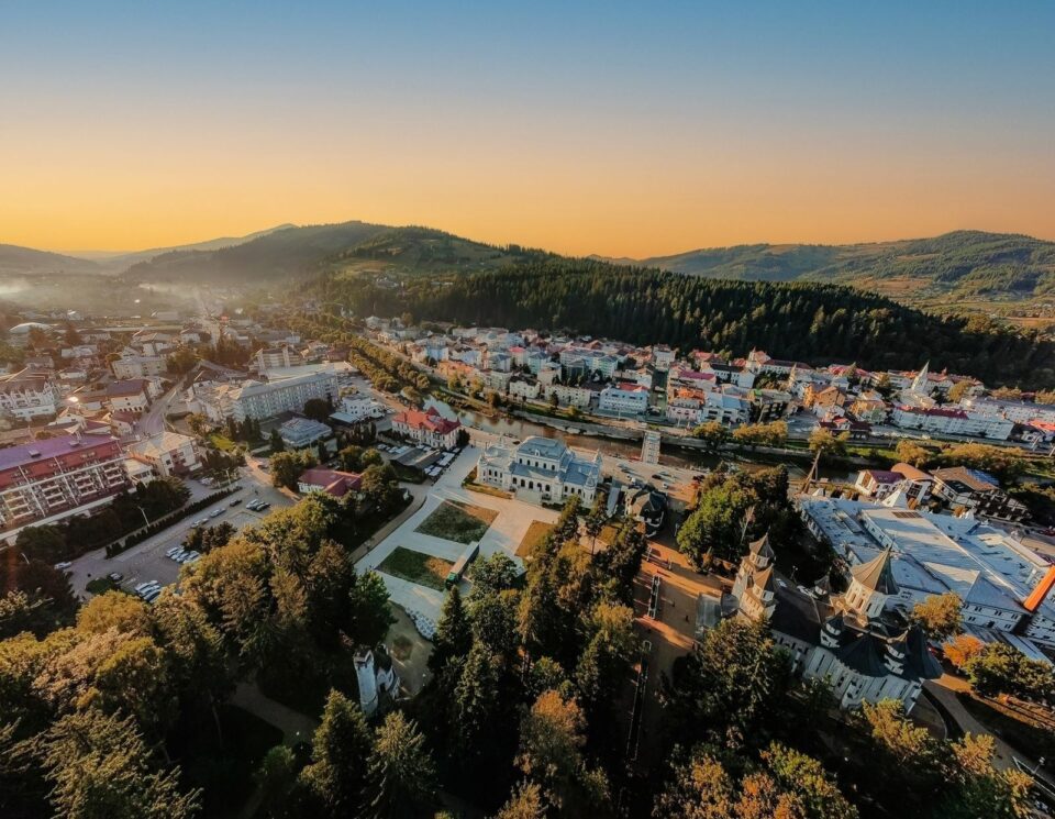 Țara Dornelor a intrat în marea finală „Destinația Anului 2026” cu patru nominalizări Țara Dornelor a intrat în marea finală „Destinația Anului 2026” cu patru nominalizări