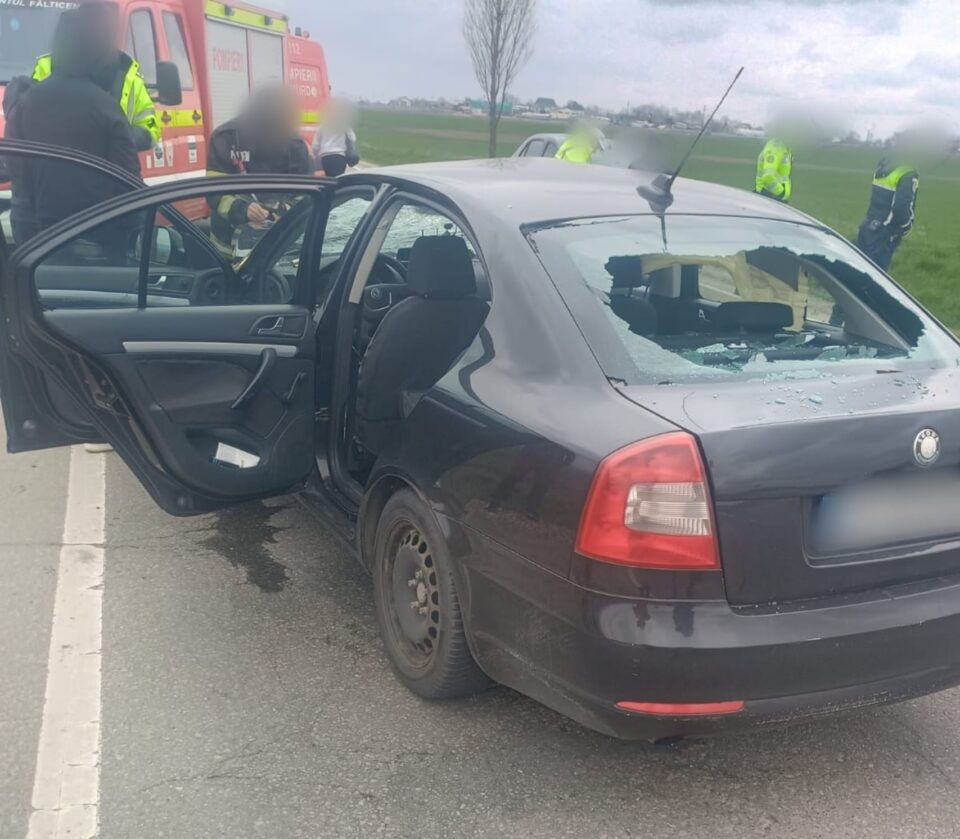 Un căruțaș băut a intrat fără să se asigure pe drumul european 85 și a văzut moartea cu ochii