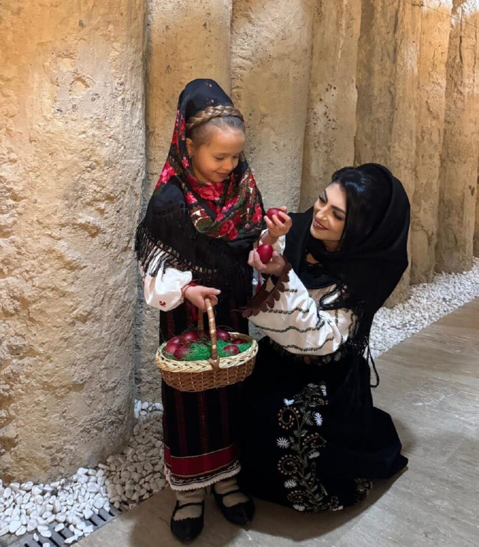 „Pe tine te fericim”, interpretată de Mihaela Florea și Grupul vocal „Flori din Bucovina și Moldova”