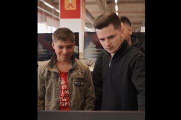 Tinerii din PSD Suceava au adus un strop de liniște și bucurie unui copil de 12 ani care nu de mult și-a pierdut mama Tinerii din PSD Suceava au adus un strop de liniște și bucurie unui copil de 12 ani care nu de mult și-a pierdut mama