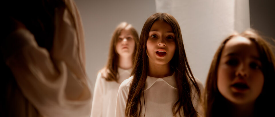 Suceveanca Denisa Puițău, cunoscută de la „Vocea României”, a lansat prima piesă originală, „Nu m-ai ocolit”