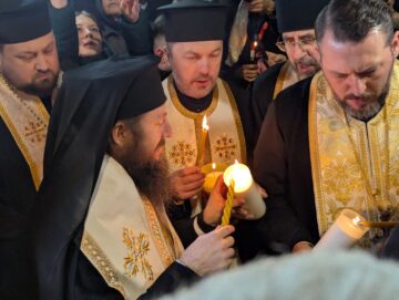 Sfânta Lumină de la Ierusalim a ajuns la Suceava