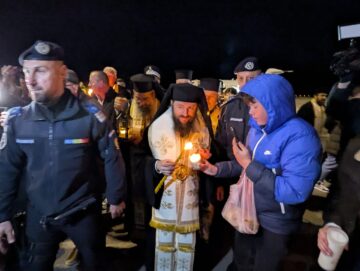 Sfânta Lumină de la Ierusalim a ajuns la Suceava