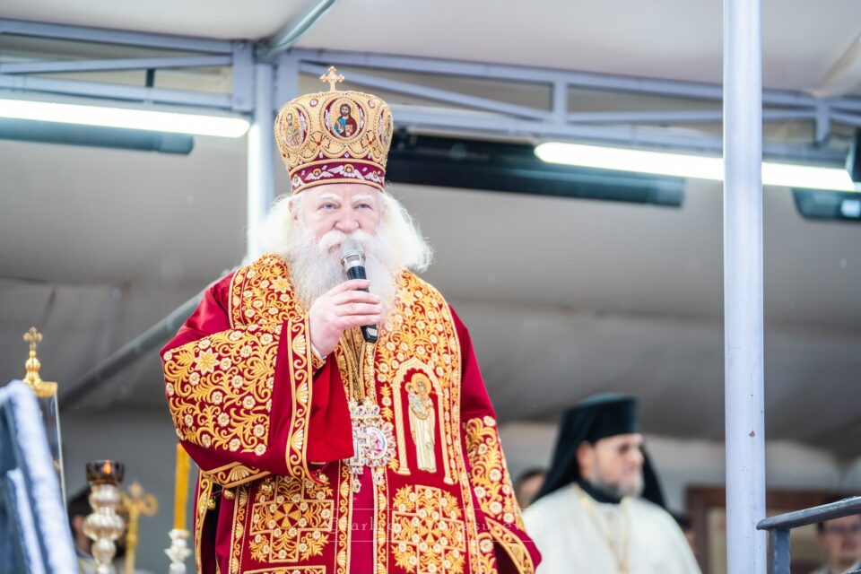 ÎPS Calinic: „Cu credință în Mântuitorul Iisus Hristos, Biruitorul morții, vă îndemnăm să faceți din praznicul Învierii coordonata existenței dumneavoastră, trăită în comuniunea Bisericii” ÎPS Calinic: „Cu credință în Mântuitorul Iisus Hristos, Biruitorul morții, vă îndemnăm să faceți din praznicul Învierii coordonata existenței dumneavoastră, trăită în comuniunea Bisericii”