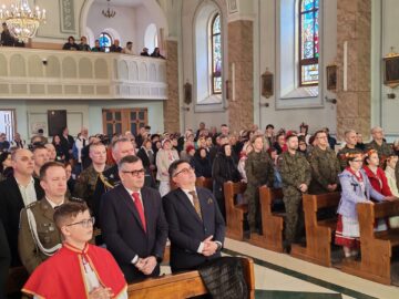 Peste 300 de persoane din comunitatea poloneză din Bucovina s-au întâlnit la ”Împărțirea cu oul sfințit”