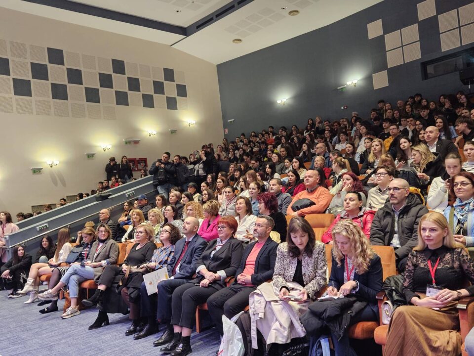 Elevii suceveni au adus premii importante de la Olimpiada de limbi romanice (italiană, spaniolă)