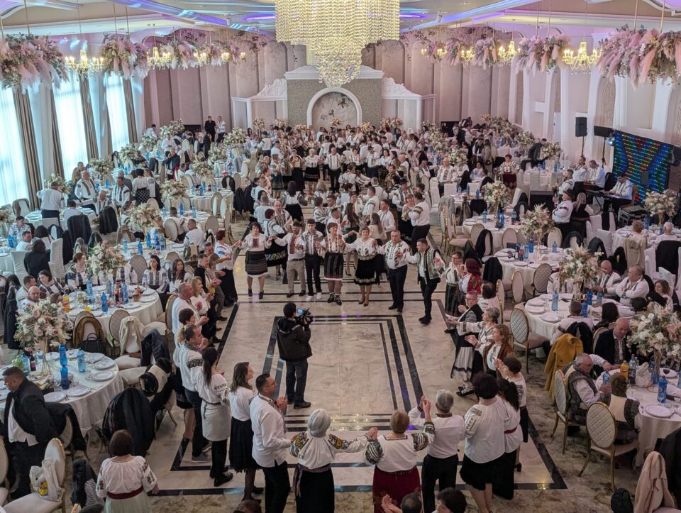 Frumusețea costumelor populare a strălucit la Balul Gospodarilor din comuna Șcheia