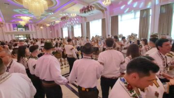 Frumusețea costumelor populare a strălucit la Balul Gospodarilor din comuna Șcheia