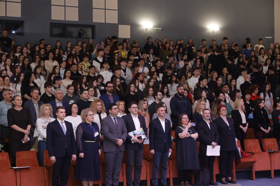 Elevii suceveni au adus premii importante de la Olimpiada de limbi romanice (italiană, spaniolă)