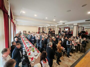 Peste 300 de persoane din comunitatea poloneză din Bucovina s-au întâlnit la ”Împărțirea cu oul sfințit”