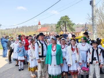 Peste 300 de persoane din comunitatea poloneză din Bucovina s-au întâlnit la ”Împărțirea cu oul sfințit”