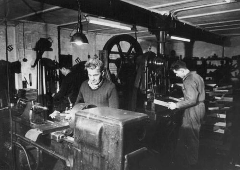 „Atelierul mecanic” „Atelierul mecanic”