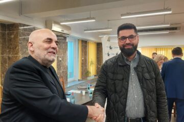 Primarul Vasile Rîmbu și Paul Moșneguțu Primarul Vasile Rîmbu și Paul Moșneguțu