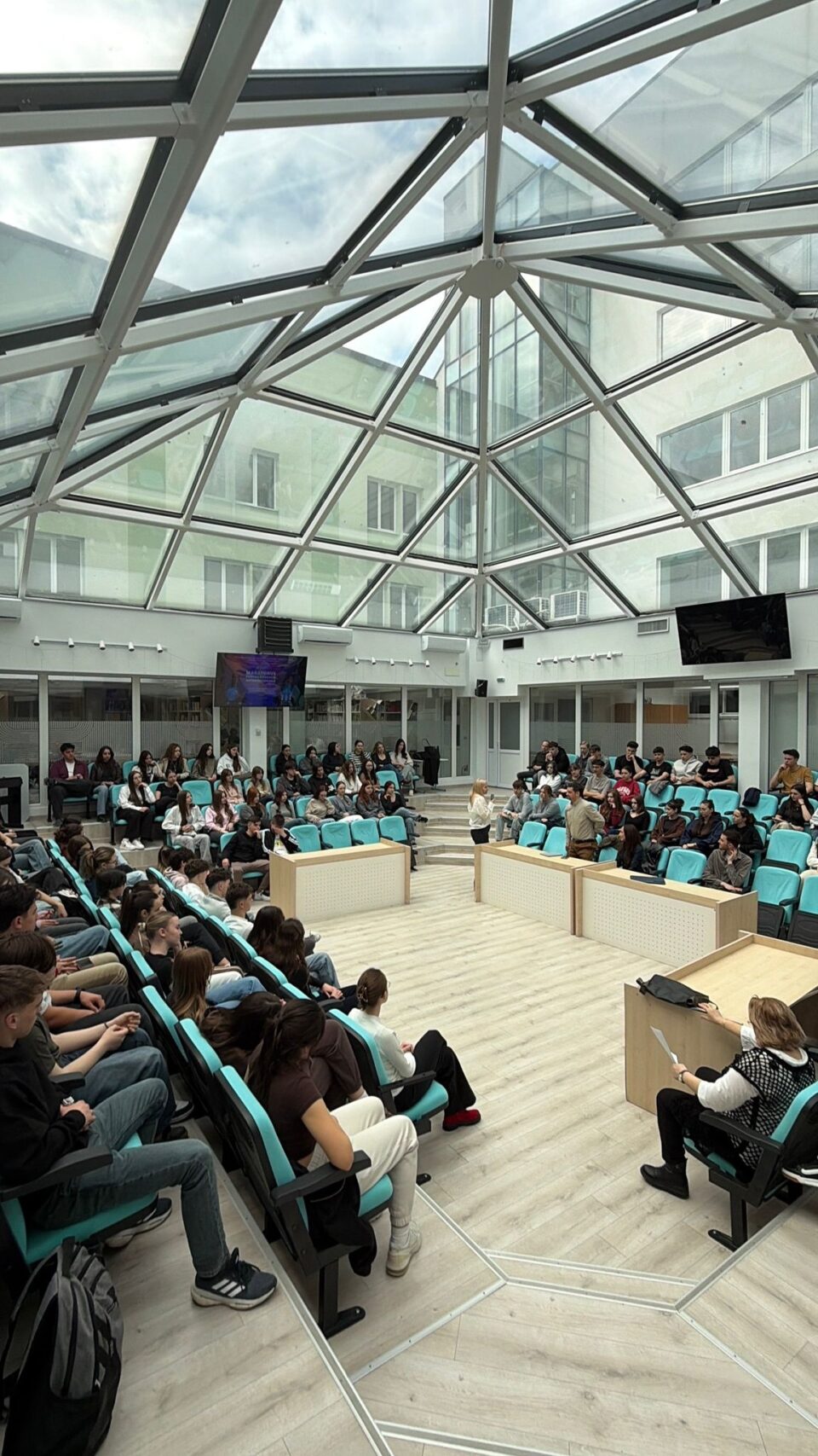 Peste 1.000 de liceeni suceveni au participat la ,,Maratonul pentru Educație Antreprenorială”