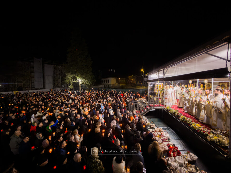 Bucuria Învierii Domnului la Catedrala Arhiepiscopală din Suceava Bucuria Învierii Domnului la Catedrala Arhiepiscopală din Suceava