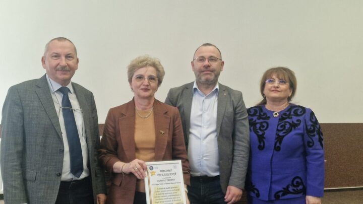 Directoarea Tatiana Hladiuc alături de reprezentanți ai IȘJ