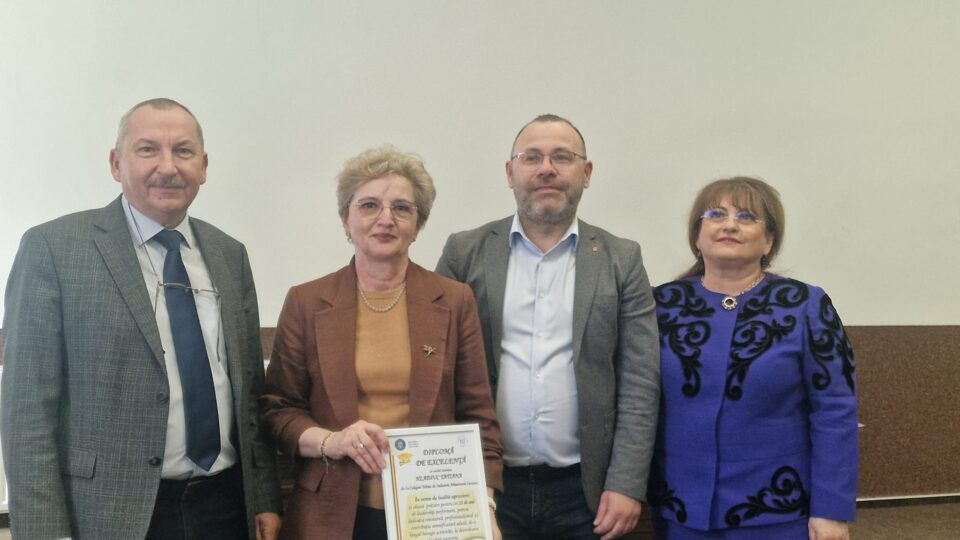 Directoarea Tatiana Hladiuc alături de reprezentanți ai IȘJ