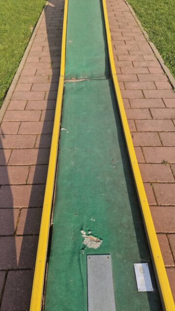 La aniversarea Parcului Tătărași, vandalii distrug, primăria curăță