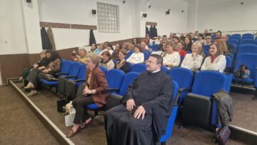Directoarea Tatiana Hladiuc, de la Colegiul Alimentar, sărbătorită la final de carieră, chiar de ziua sa