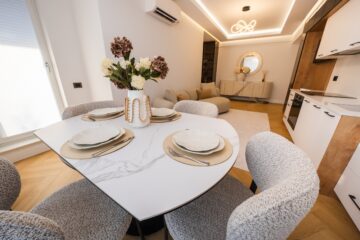 Mergi la fosta fabrică de sticlă din Suceava pentru a vedea un model de apartament la show-room-ul dezvoltatorului Ucasy Homes