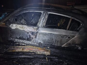 Incendiu foarte puternic, în miez de noapte, extins la două gospodării