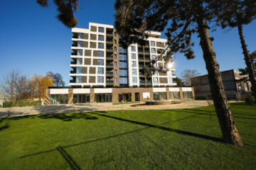 Mergi la fosta fabrică de sticlă din Suceava pentru a vedea un model de apartament la show-room-ul dezvoltatorului Ucasy Homes