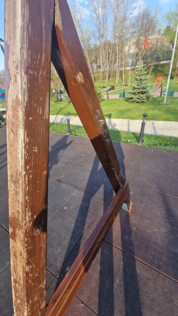 La aniversarea Parcului Tătărași, vandalii distrug, primăria curăță