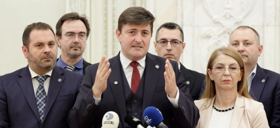 USR a depus un proiect de lege pentru ca românii păgubiți prin creșterea artificială a Robor să-și recupereze mai ușor prejudiciul