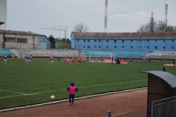 Cetatea Suceava s-a impus la limită și, cel puțin până sâmbătă, a urcat pe primul loc din play-off