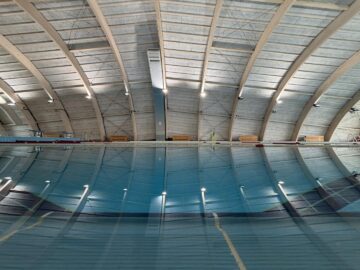 Bazinul de înot din Rădăuți ș-a redeschis și va beneficia și de o saună și un jacuzzi de ultimă generație