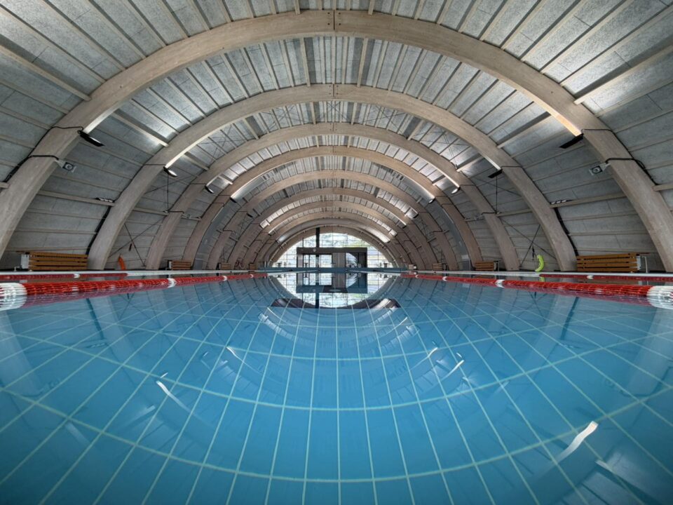 Bazinul de înot din Rădăuți ș-a redeschis și va beneficia și de o saună și un jacuzzi de ultimă generație