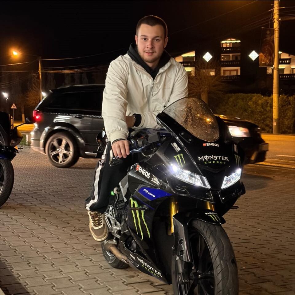 Tânăr de 17 ani, mort după o coliziune între o motocicletă și un BMW. Polițiștii au constatat neacordare de prioritate dar și indicii ale vitezei
