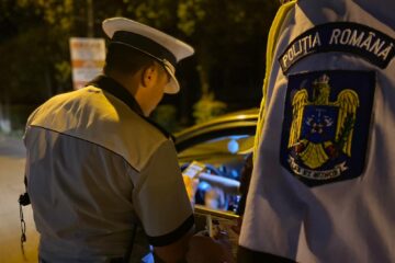 Un șofer băut, care circula haotic, prins de polițiști după o urmărire la ora 4.00 dimineață