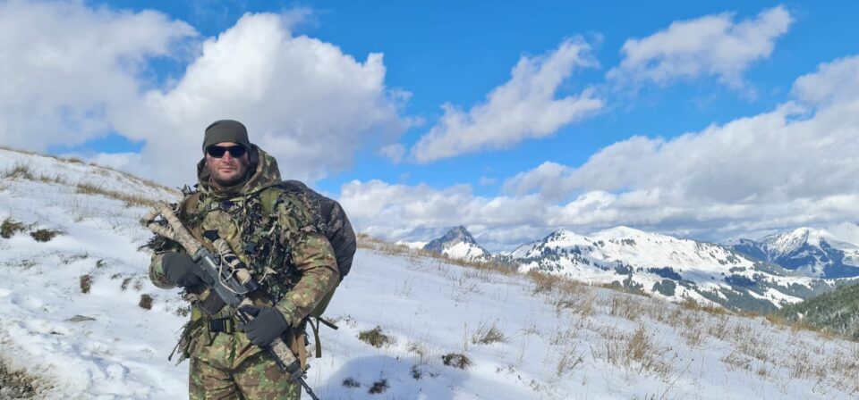 Iosif Amariei, profesor de istorie și educație socială în comuna Udești, participant la întreceri de tir și diverse competiții militare în lume