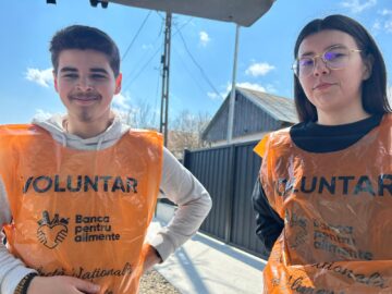 Tinerii voluntari din cadrul ATOS, implicați în campania „Ne pasă! Vă suntem alături!”