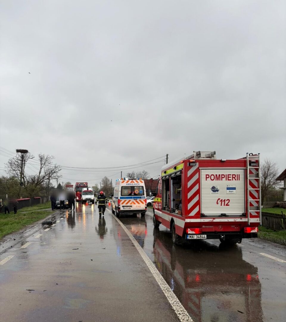 Accident rutier la Praxia. Trei persoane au ajuns la spital