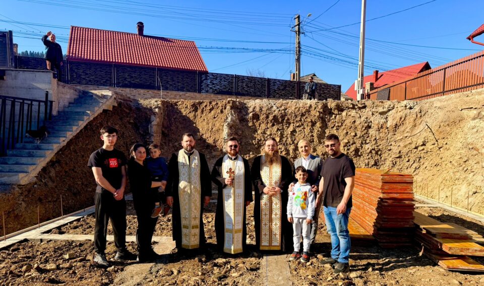 „Sărbătoarea Faptelor Bune”, concert caritabil pentru susținerea unei familii din Putna. Un incendiu le-a distrus toată agoniseala