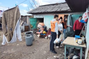 Campania „Ne pasă! Vă suntem alături!” a tinerilor ATOS a continuat în forță de Sărbătorile Sfintelor Paști!