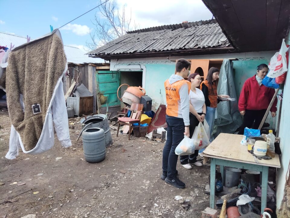 Campania „Ne pasă! Vă suntem alături!” a tinerilor ATOS a continuat în forță de Sărbătorile Sfintelor Paști!