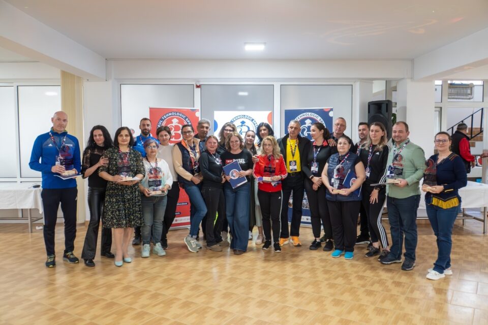 Elevi hipoacuzici din toată țara au participat, la Bivolărie, la Concursul „Comunicăm prin gest, culoare și mișcare”