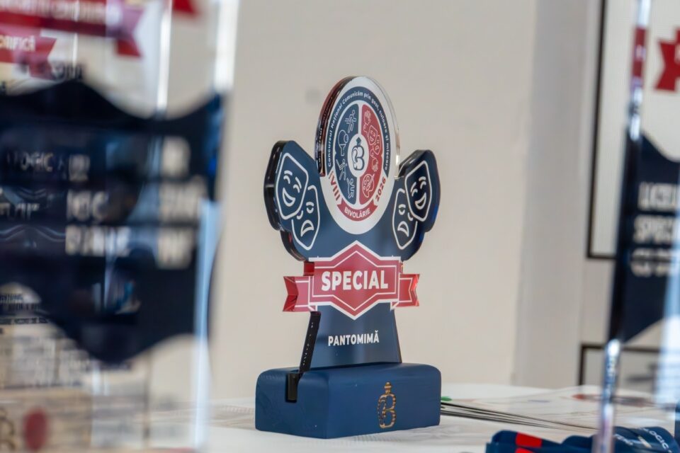 Elevi hipoacuzici din toată țara au participat, la Bivolărie, la Concursul „Comunicăm prin gest, culoare și mișcare”