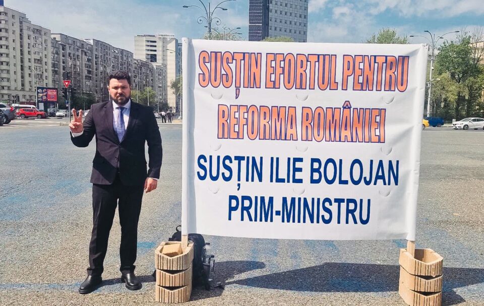 Primarul Bogdan Loghin il susține din piața Victoriei pe Ilie Bolojan pentru ca acesta să rămână la conducerea Guvernului