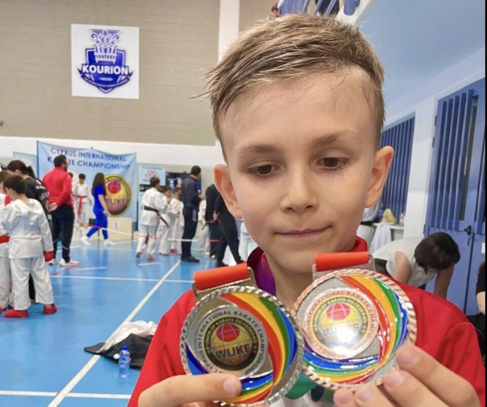 Tânărul karatist sucevean Miron Crețu a câștigat două medalii la concursul din Cipru