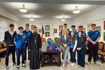 Arhiepiscopia Sucevei și Rădăuților sprijină participarea unor tineri suceveni la o competiție internațională de robotică din Statele Unite