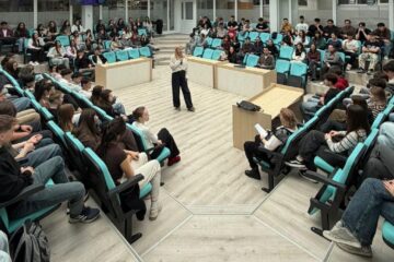 Planurile de afaceri ale 8 echipe de liceeni vor fi prezentate la semifinala județeană a „Maratonului pentru educație antreprenorială”