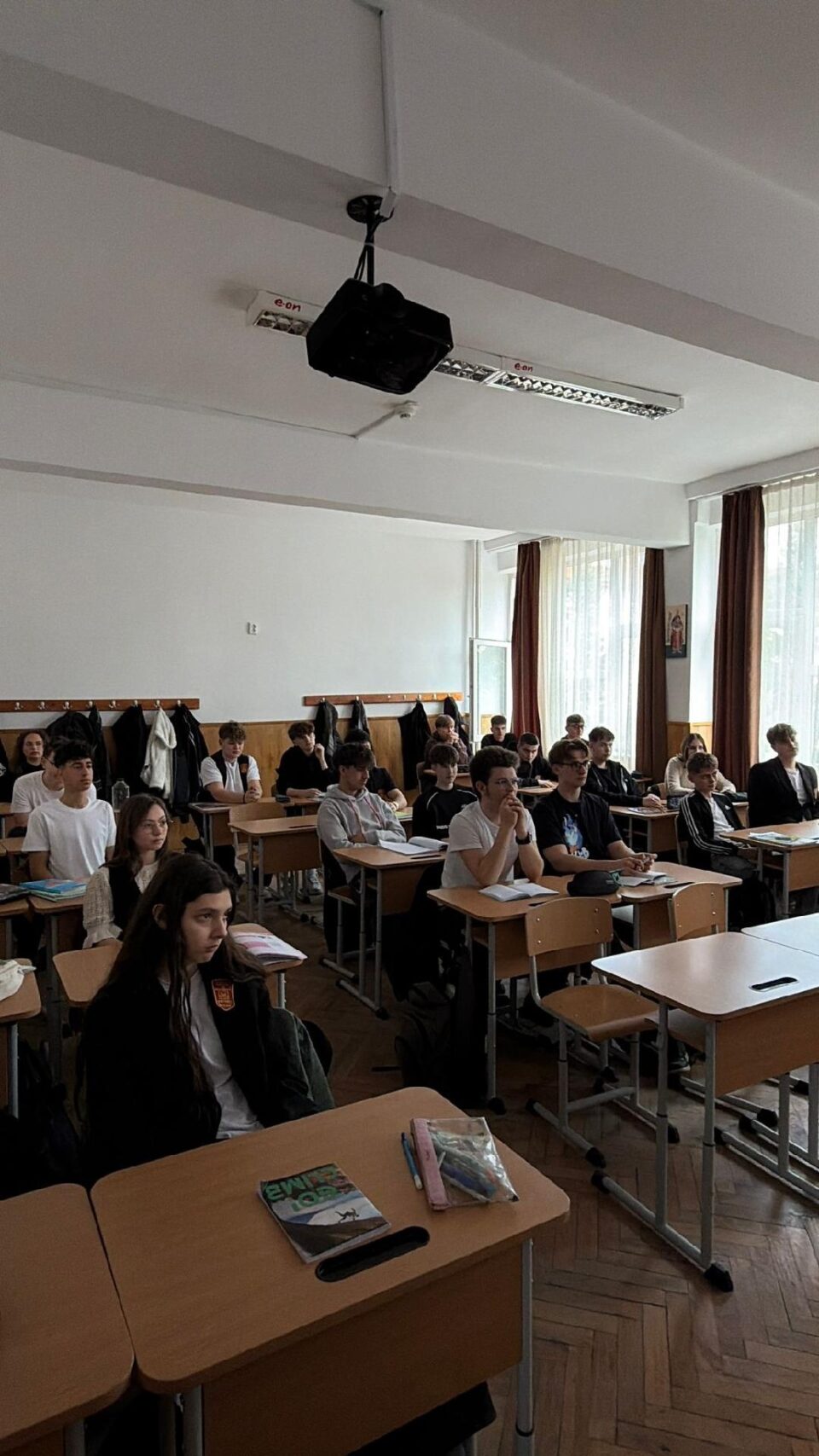 Planurile de afaceri ale 8 echipe de liceeni vor fi prezentate la semifinala județeană a „Maratonului pentru educație antreprenorială”