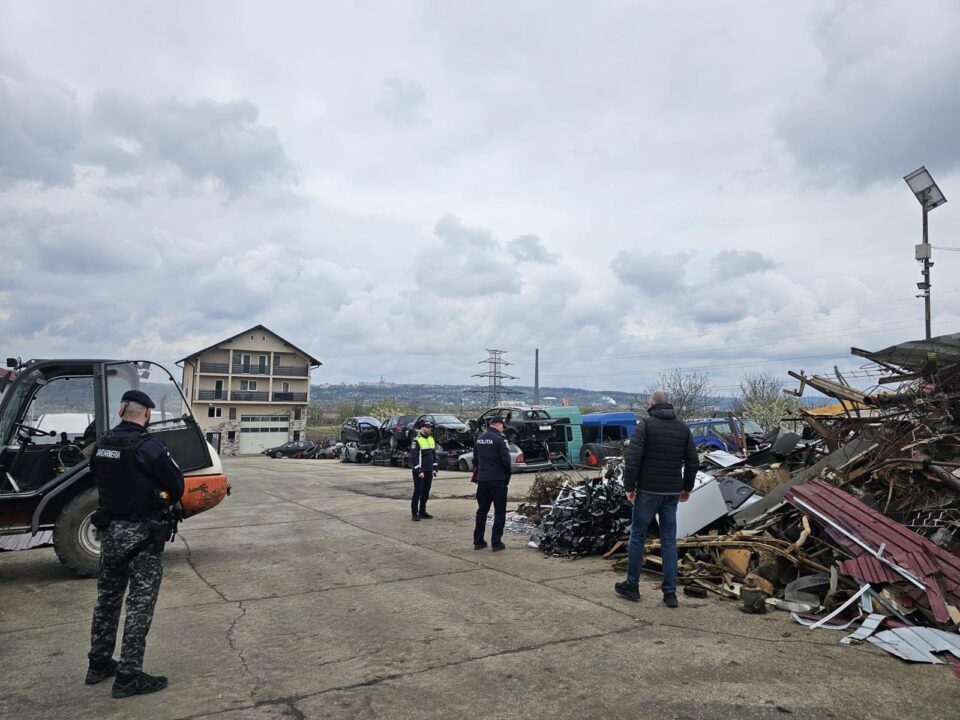 Descinderi ale polițiștilor la șapte centre de colectare a fierului vechi