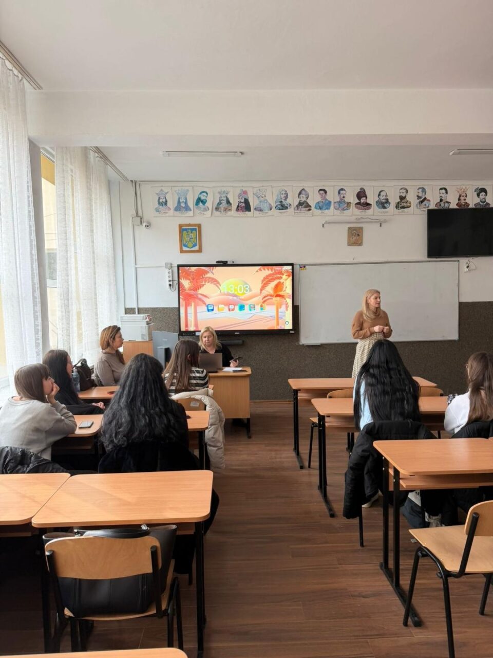 Planurile de afaceri ale 8 echipe de liceeni vor fi prezentate la semifinala județeană a „Maratonului pentru educație antreprenorială”